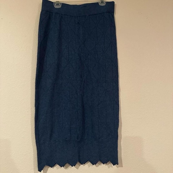 Dresses & Skirts - Tea n Rose women's blue sweater knit midi skirt.